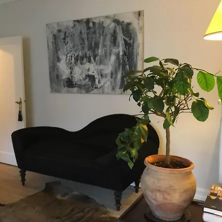 Chick & Cozy Flat In Exclusive Area | Downtown Cph København