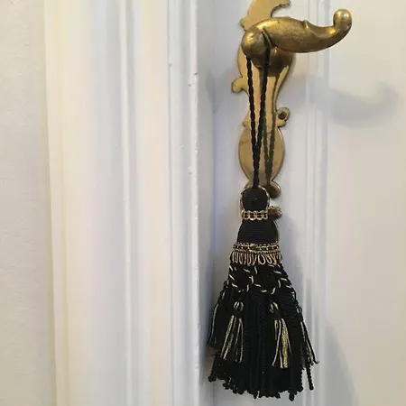 Chick & Cozy Flat In Exclusive Area | Downtown Cph *